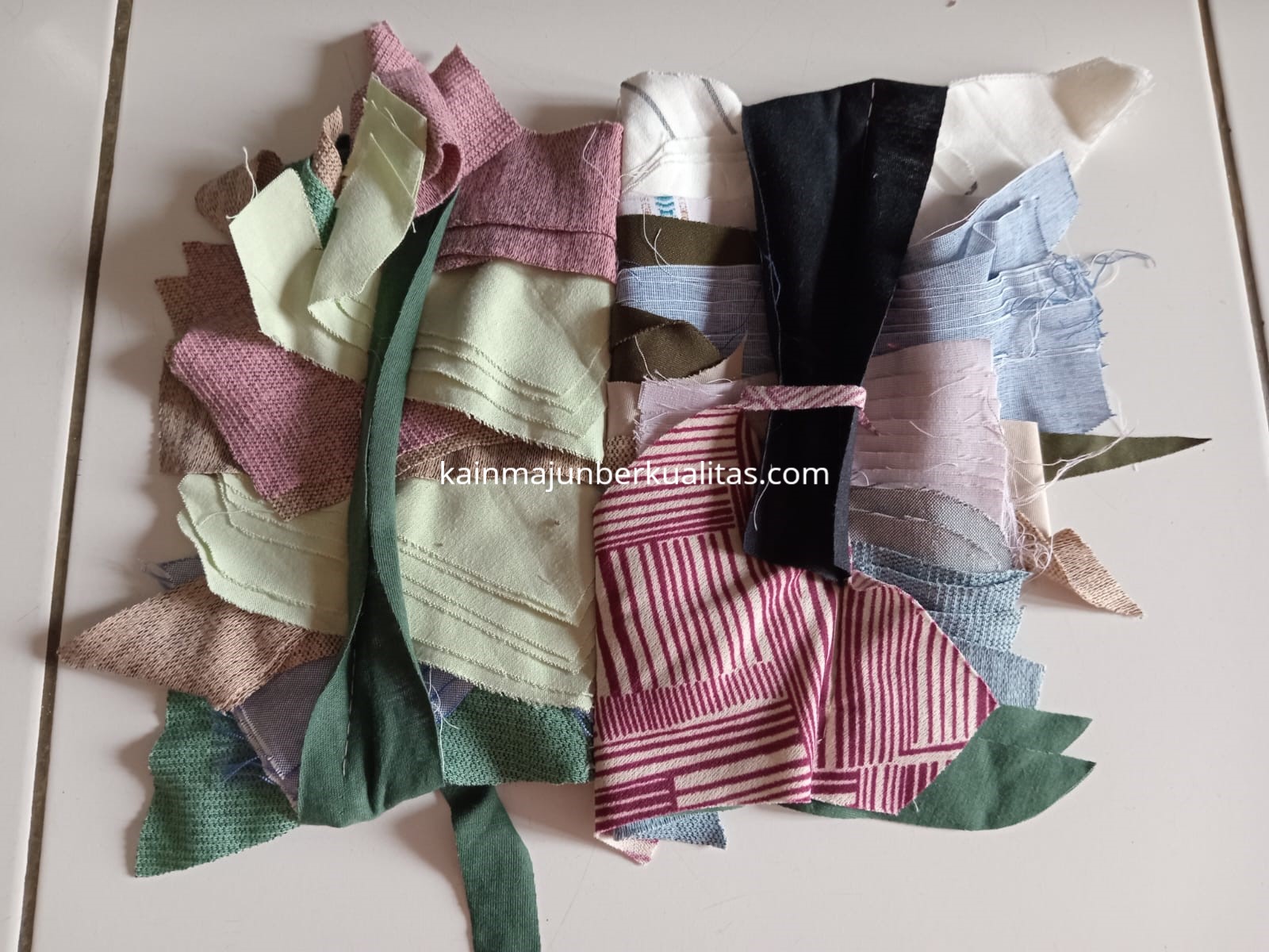 Kain Majun Warna Kriwil Image